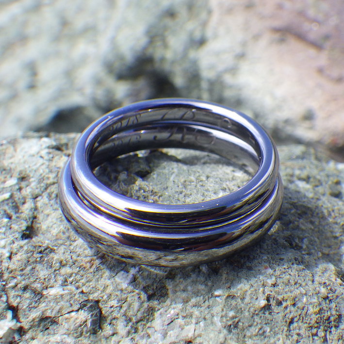 結婚指輪の刻印を 合わせ絵 になるイラストに タンタルのペアリング