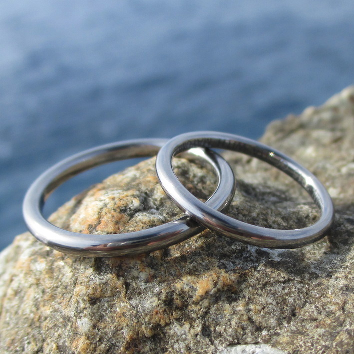 金属アレルギーにならない！シンプルなタンタルの結婚指輪　Tantalum Rings
