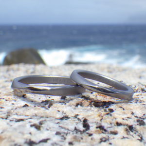 絶妙フィッティングのメビウスの輪・タンタルの結婚指輪　Tantalum Rings