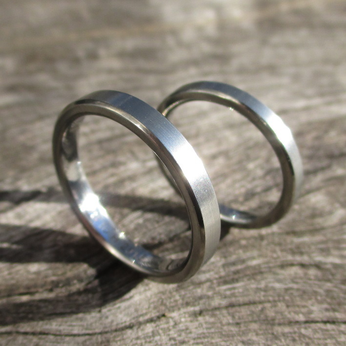 シンプルで美しいハフニウムの結婚指輪　Hafnium Rings