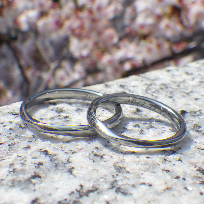 絶妙フィッティングのオーダーメイド・ハフニウムの結婚指輪　Hafnium Rings
