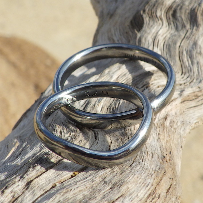 丈夫で金属アレルギーの心配が無いハフニウムの結婚指輪　Hafnium Rings