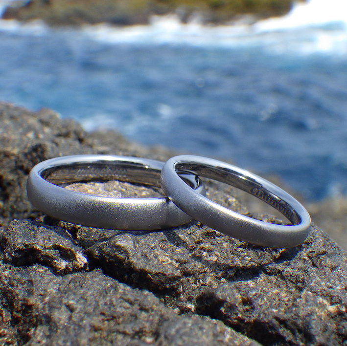 着け心地のいいシンプルな丸み・タンタルの結婚指輪　Tantalum Rings