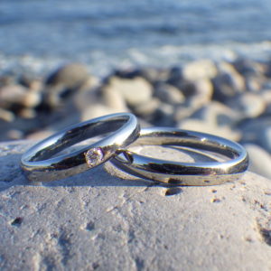 機能美を追求したダイヤモンドとハフニウムの結婚指輪　Hafnium Rings