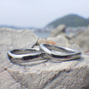 おふたりの想いをかたちに・ハフニウムの結婚指輪　Hafnium Rings