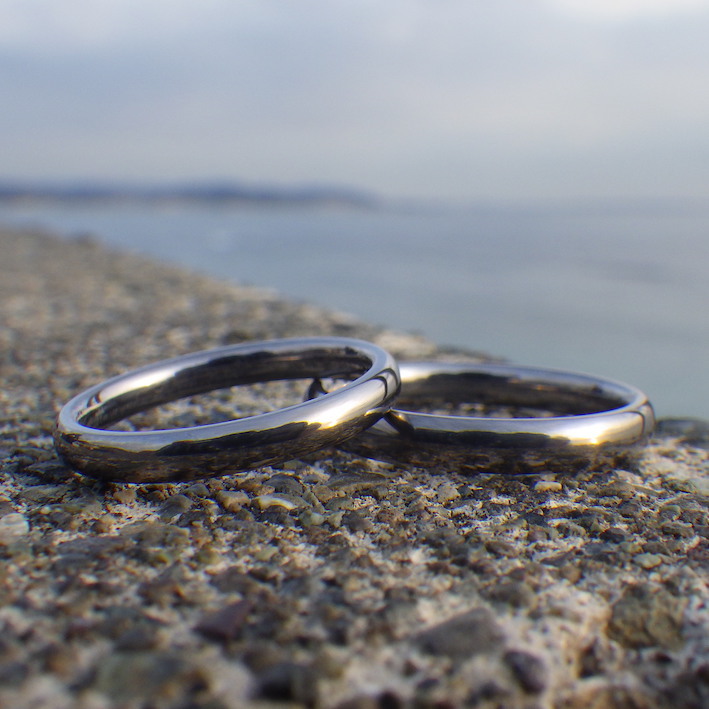 究極の着け心地の丸みのデザイン・タンタルの結婚指輪　Tantalum Rings