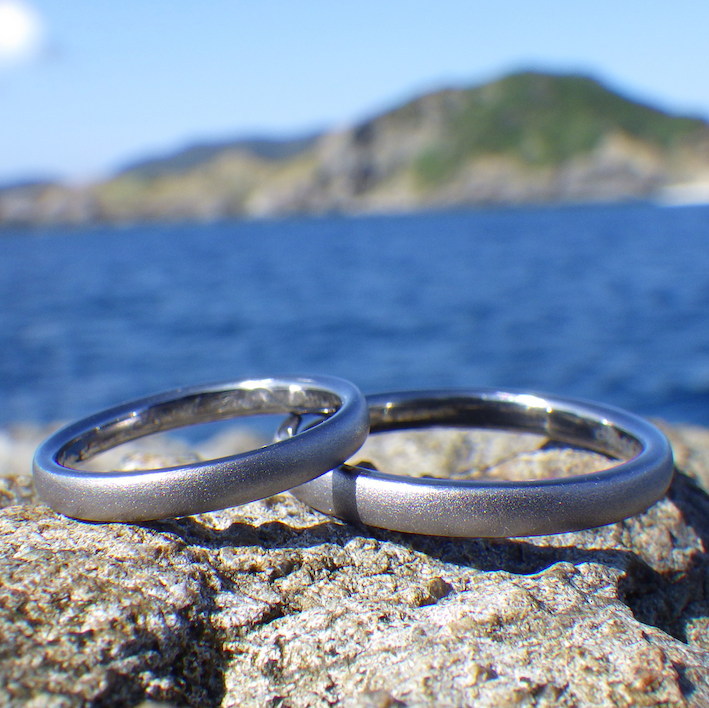 おふたりだけのために１つずつ削り出しで制作・タンタルの結婚指輪　Tantalum Rings