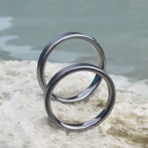 敏感肌にも優しいタンタルの結婚指輪　Tantalum Rings