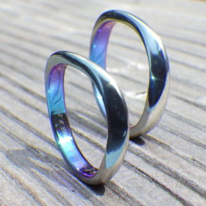 揺らぎの変化が美しいジルコニウムの結婚指輪　Zirconium Rings
