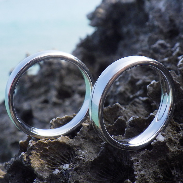 イリジウムの鏡面研磨が美しい結婚指輪　Iridium Rings