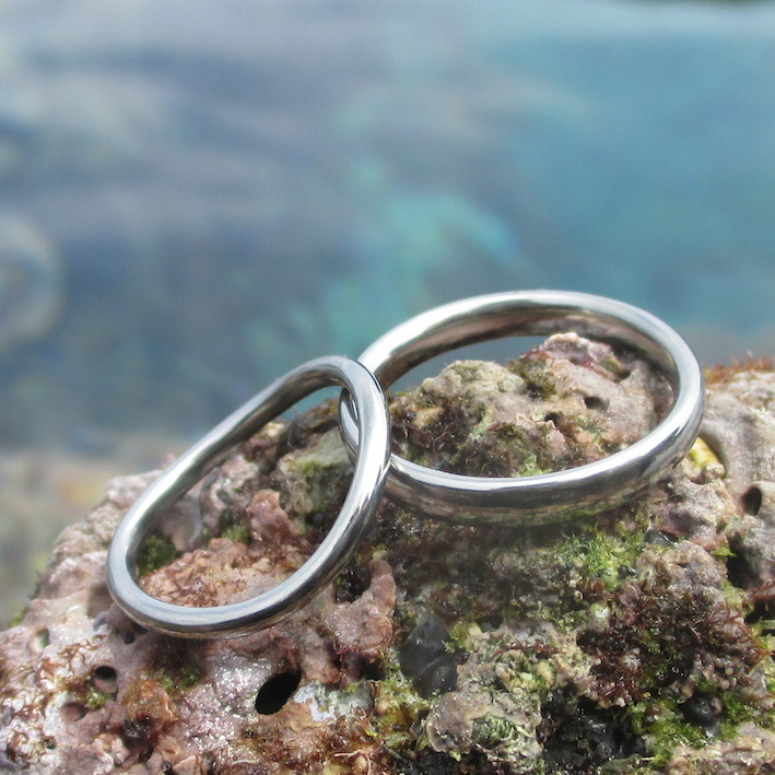 アトピーでも安心！シンプルなハフニウムの結婚指輪　Hafnium Rings