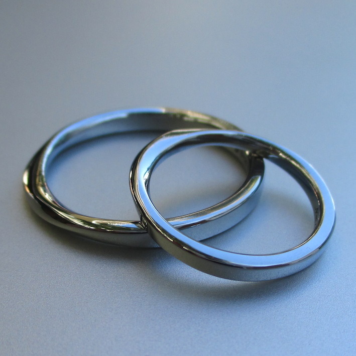 着け心地がいい！メビウスの輪・ハフニウムの結婚指輪　Hafnium Rings