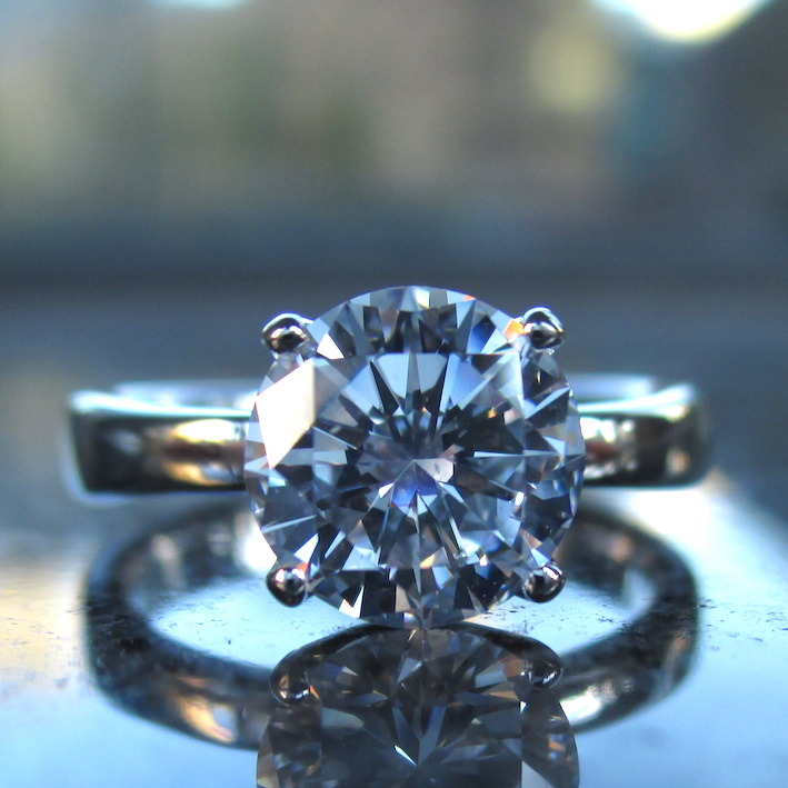 Dカラー・1.059カラットのダイヤモンドのソリティアリング　Diamond Solitaire Ring