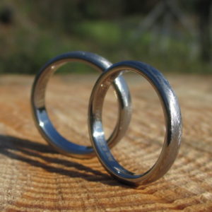 金属アレルギーの原因にならないジルコニウムの結婚指輪　Zirconium Rings