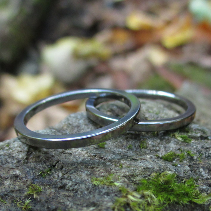 装飾の無いシンプルなデザイン・タンタルの結婚指輪　Tantalum Rings