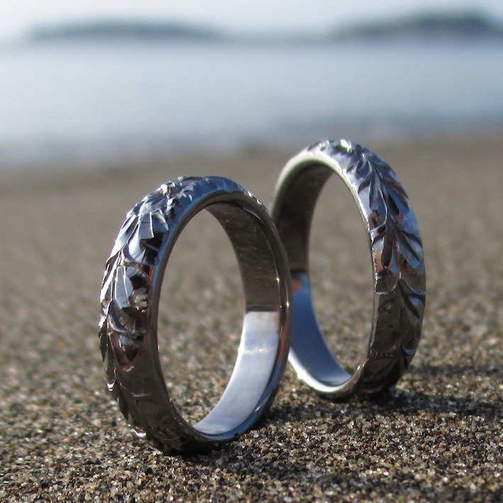 特殊素材のハワイアンジュエリー・タンタルの結婚指輪　Tantalum Rings Hawaiian Engraved