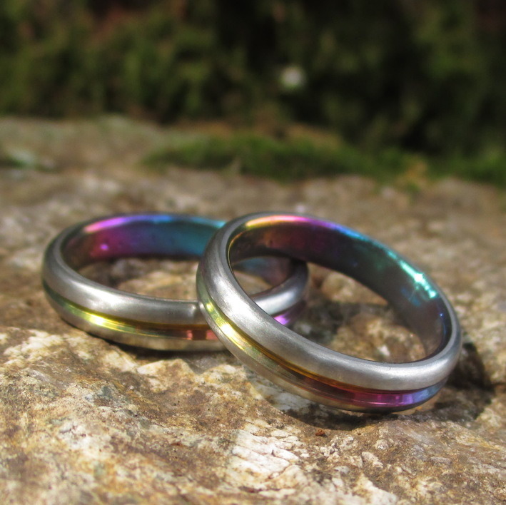 グラデーション発色が美しいジルコニウムの結婚指輪　Zirconium Rings