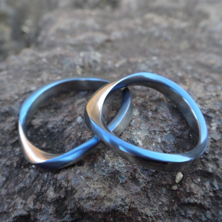 ジルコニウムのメビウスの輪 結婚指輪　Zirconium Rings