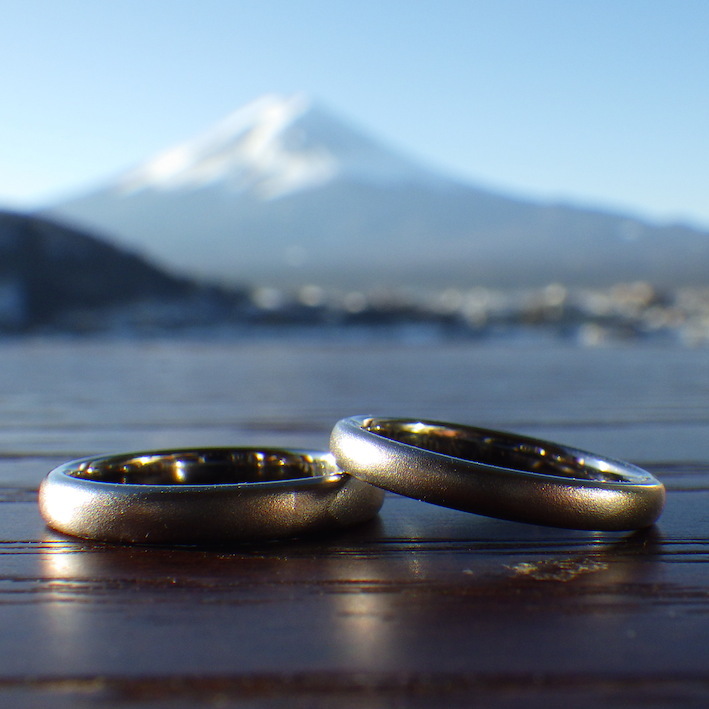 金属アレルギーでも身に着けられるタンタルの結婚指輪　Tantalum Rings