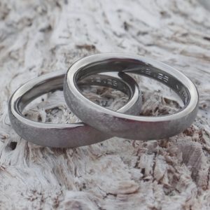 プラチナより金属アレルギーの心配がないハフニウムの結婚指輪　Hafnium Rings