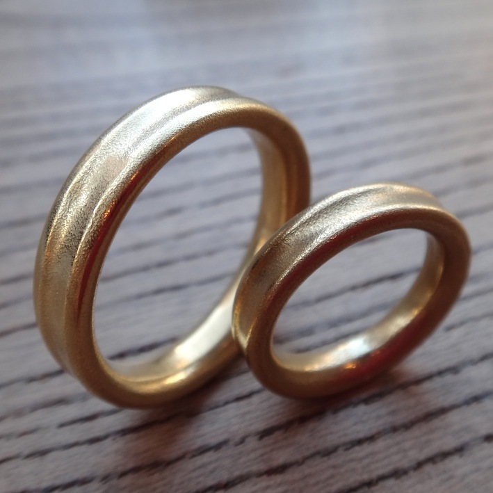 金属アレルギーに配慮した22金イエローゴールドの結婚指輪　Gold 22KYG Rings
