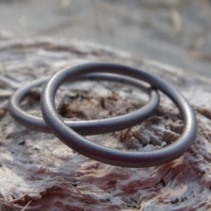 最小限で細身の美しいタンタルの結婚指輪　Tantalum Rings