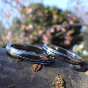 ブルーグラデーションの発色・ジルコニウムの結婚指輪　Zirconium Rings