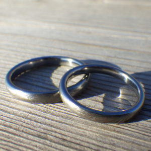 ずっと着け続けられる着け心地の良さ・ハフニウムの結婚指輪　Hafnium Rings