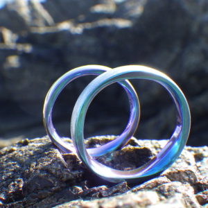 ８枚花弁の彫刻・ジルコニウムの結婚指輪　Zirconium Rings