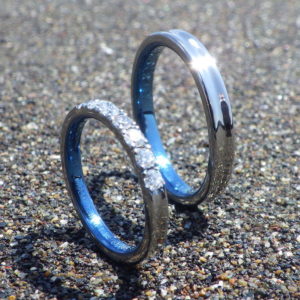 愛と幸せが溢れるブルー！ハフニウムのマリッジリング　Hafnium Rings