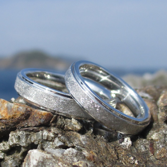 究極の結婚指輪・純イリジウムのペアリング