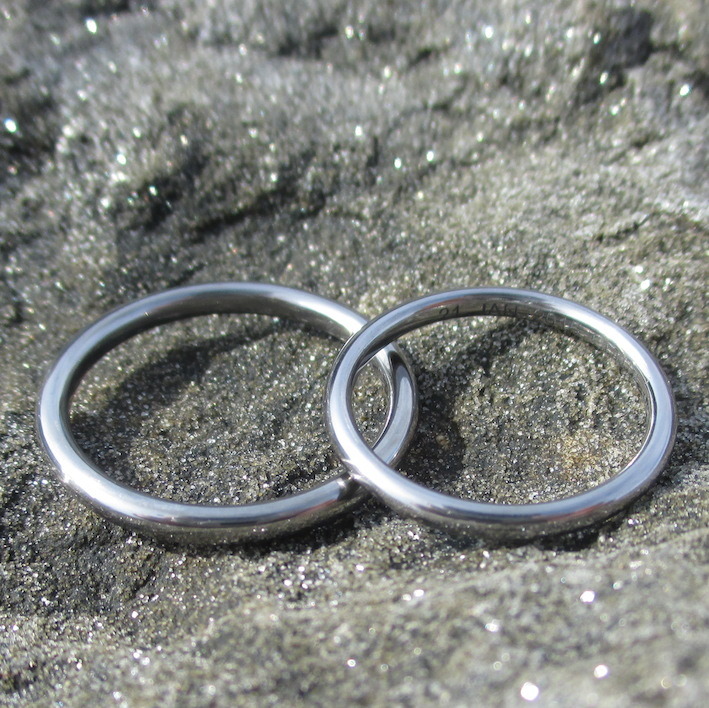 金属アレルギーにならない！シンプルなタンタルの結婚指輪　Tantalum Rings