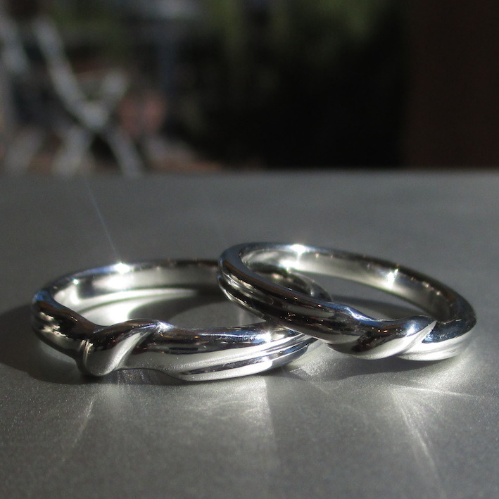 レリーフ彫刻のイリジウムの結婚指輪　Iridium Rings