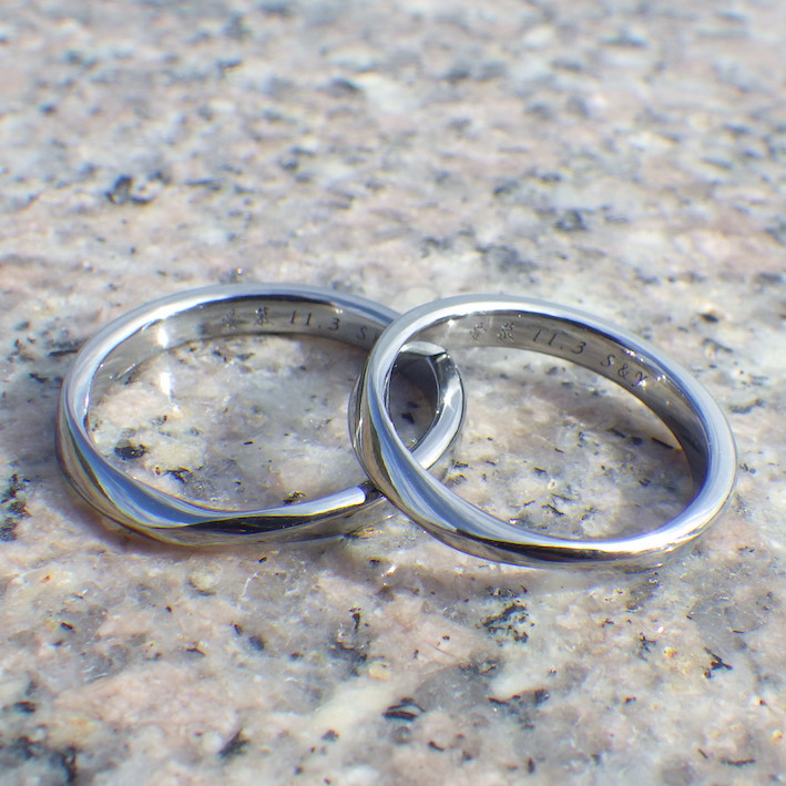 流麗なメビウスの輪のフォルム・ハフニウムの結婚指輪　Hafnium Rings