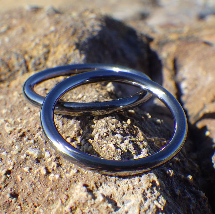 必要最小限でカッコイイ！タンタルの結婚指輪　Tantalum Rings