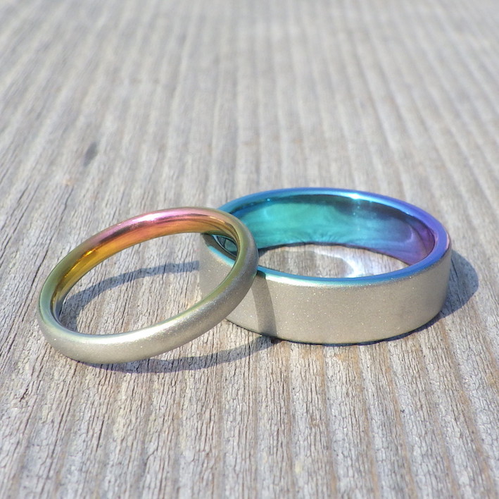ジルコニウムの陽極酸化発色が美しい！レアメタルの結婚指輪　Zirconium Rings