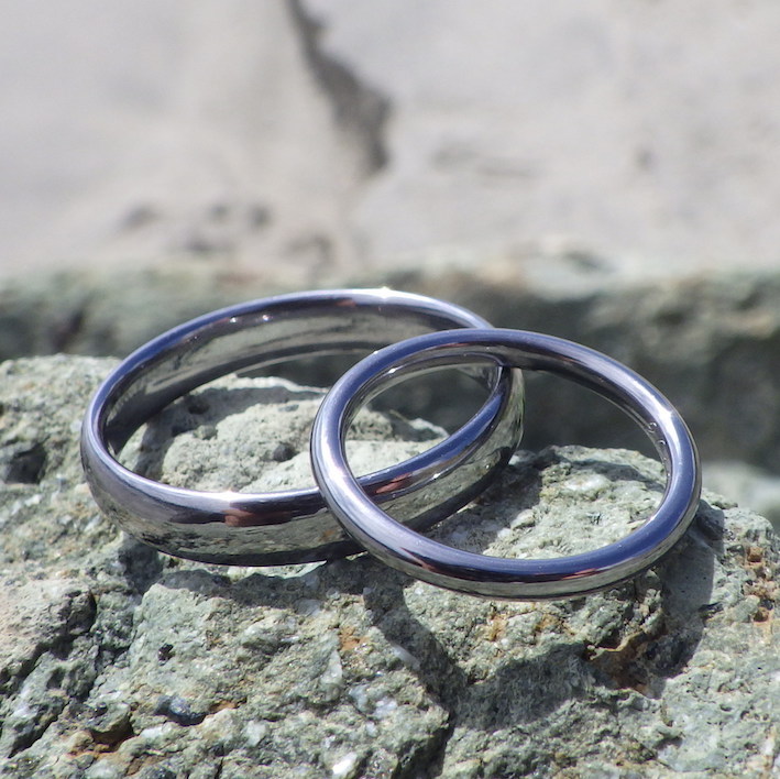 16年蓄積した鍛造技術と研磨技術の粋・タンタルの結婚指輪　Tantalum Rings