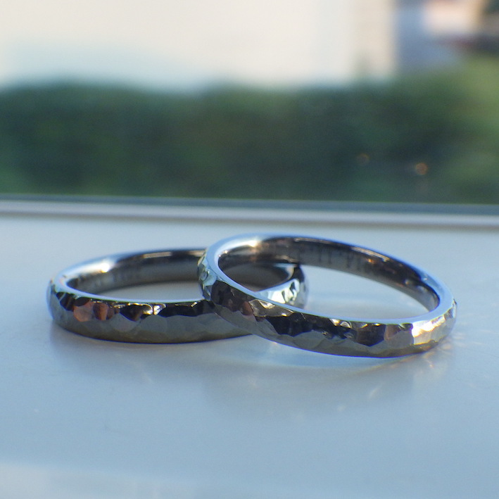 純度と硬度が極限まで高められたタンタルの結婚指輪　Tantalum Rings