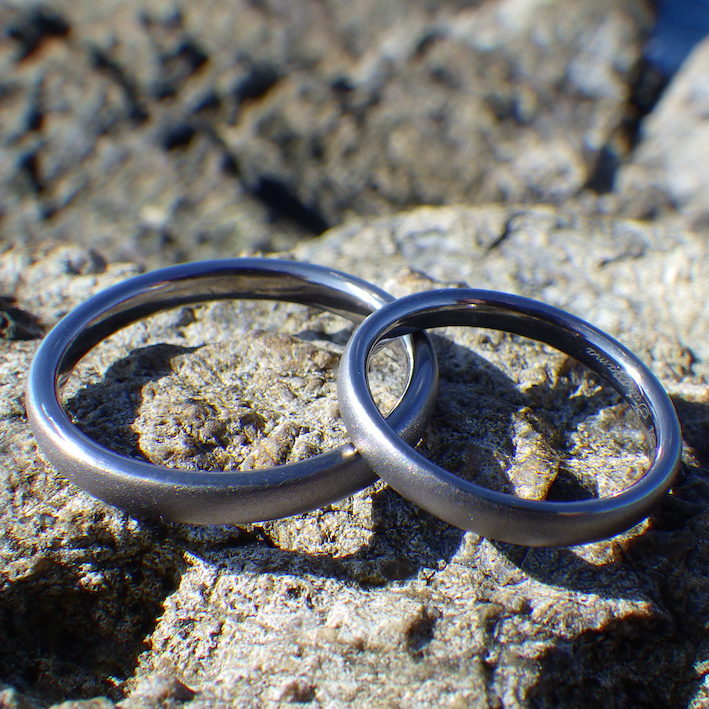 おふたりだけのために１つずつ削り出しで制作・タンタルの結婚指輪　Tantalum Rings