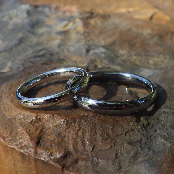 アトピーの旦那様とお揃いで着けられる安心感・タンタルとイリジウム割プラチナの結婚指輪