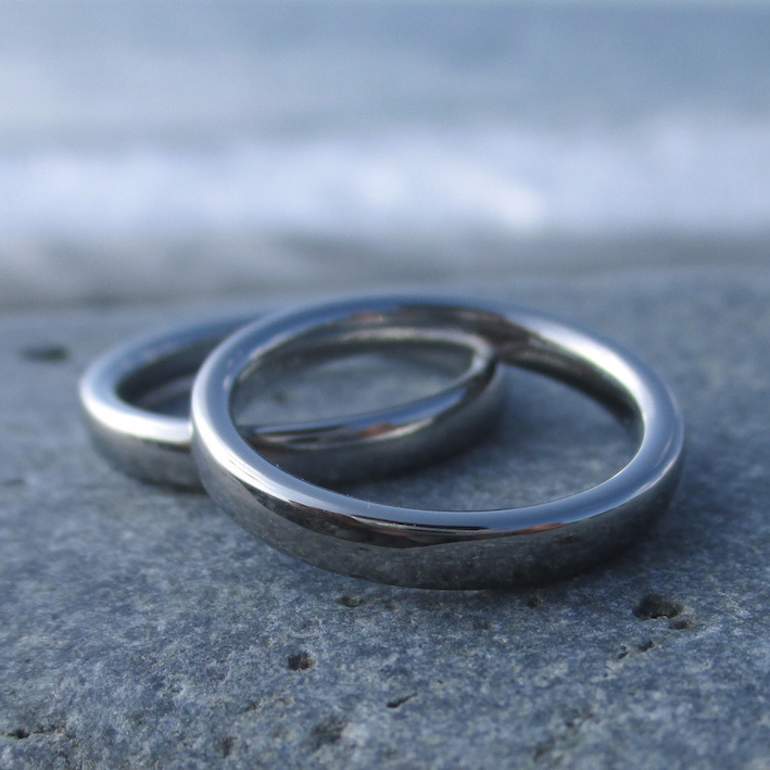 ドイツからスカイプで注文！ハフニウムの結婚指輪　Hafnium Rings