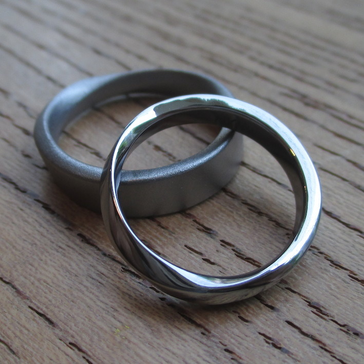 金属アレルギーにならないタンタル素材の丈夫で安心な結婚指輪　Tantalum Rings