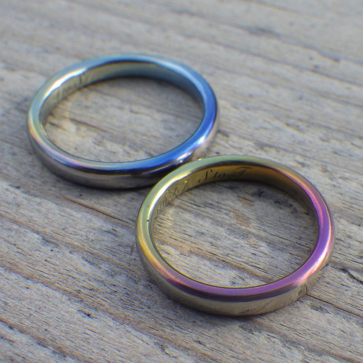 ニオブの美しい陽極酸化発色を活かした結婚指輪　Niobium Rings