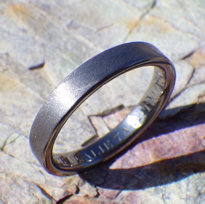 1000年後も力強く深い黒色の輝きを残すタンタルの指輪　Tantalum Rings