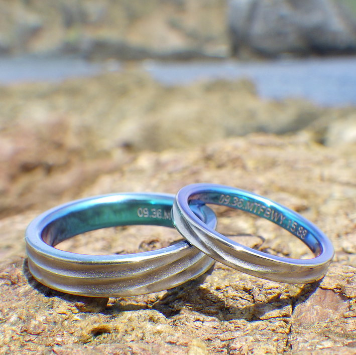 南の島の海の青と波の結婚指輪　Zirconium Rings