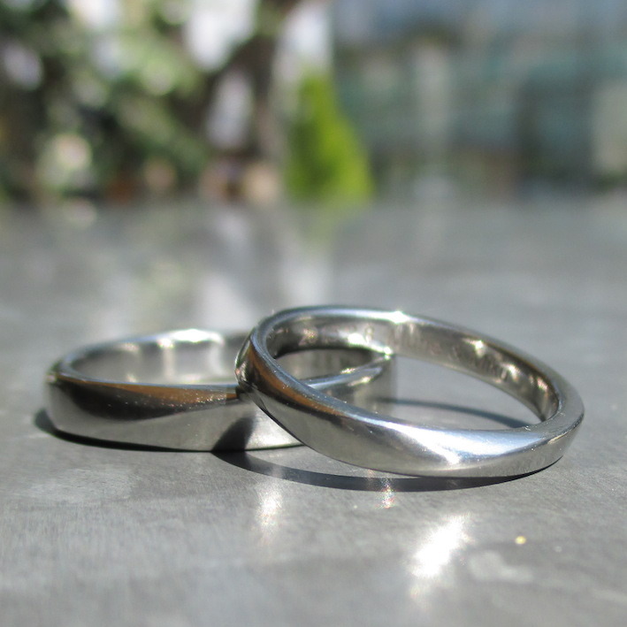 磨き上げたハフニウムの美しさが際立つ結婚指輪　Hafnium Rings