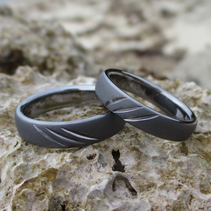 ネコの爪痕のデザイン・タンタルの結婚指輪　Tantalum Rings