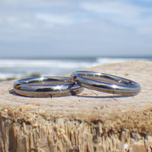 磨き上げられた究極の着け心地の結婚指輪・タンタルのペアリング