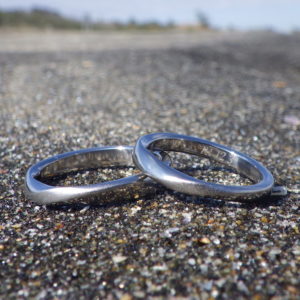 メビウスの結婚指輪・チタンを削り出してオーダーメイド