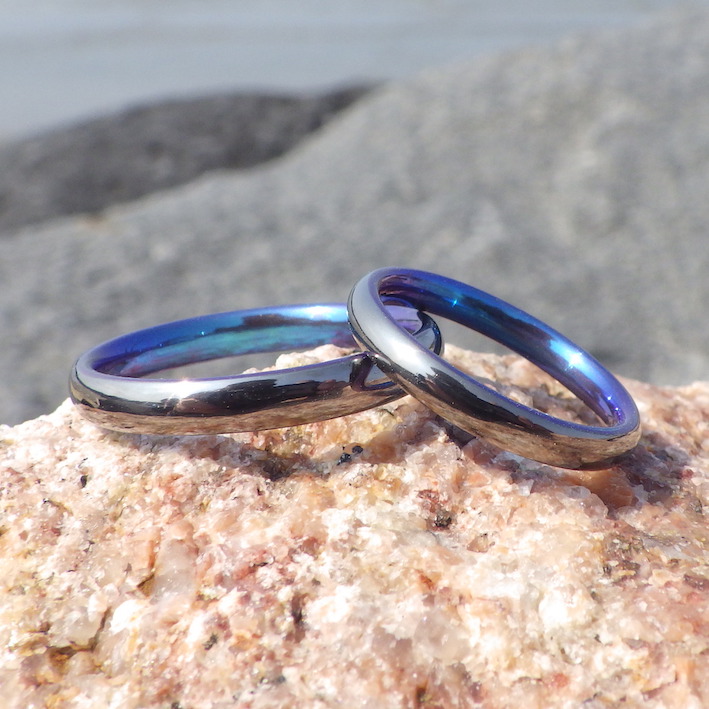 石垣島の海のようなトロピカルブルーの結婚指輪